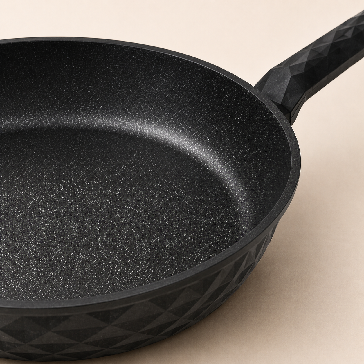 Karaca BioDiamond Antibacterial Handle Induction Base Frying Pan 26 cm, 153.03.08.0419 5 Karaca BioDiamond Antibacterial Handle Induction Base Frying Pan 26 cm, 153.03.08.0419 - Image 5