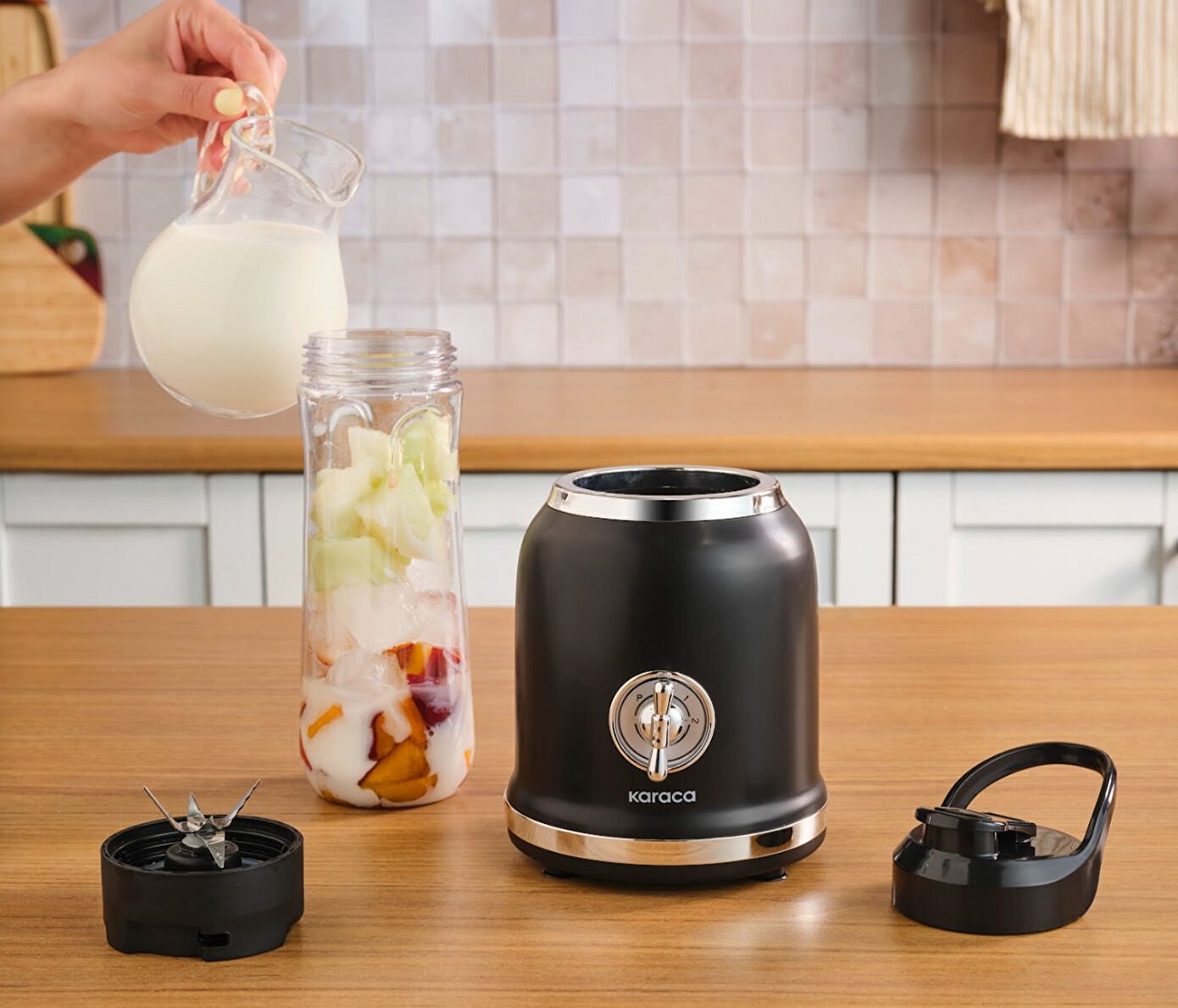 Karaca Retro Personal Smoothie Blender 600ml, Ice Crushing Function – Black, 153.03.06.2450 3 Karaca Retro Personal Smoothie Blender 600ml, Ice Crushing Function – Black, 153.03.06.2450 - Image 3