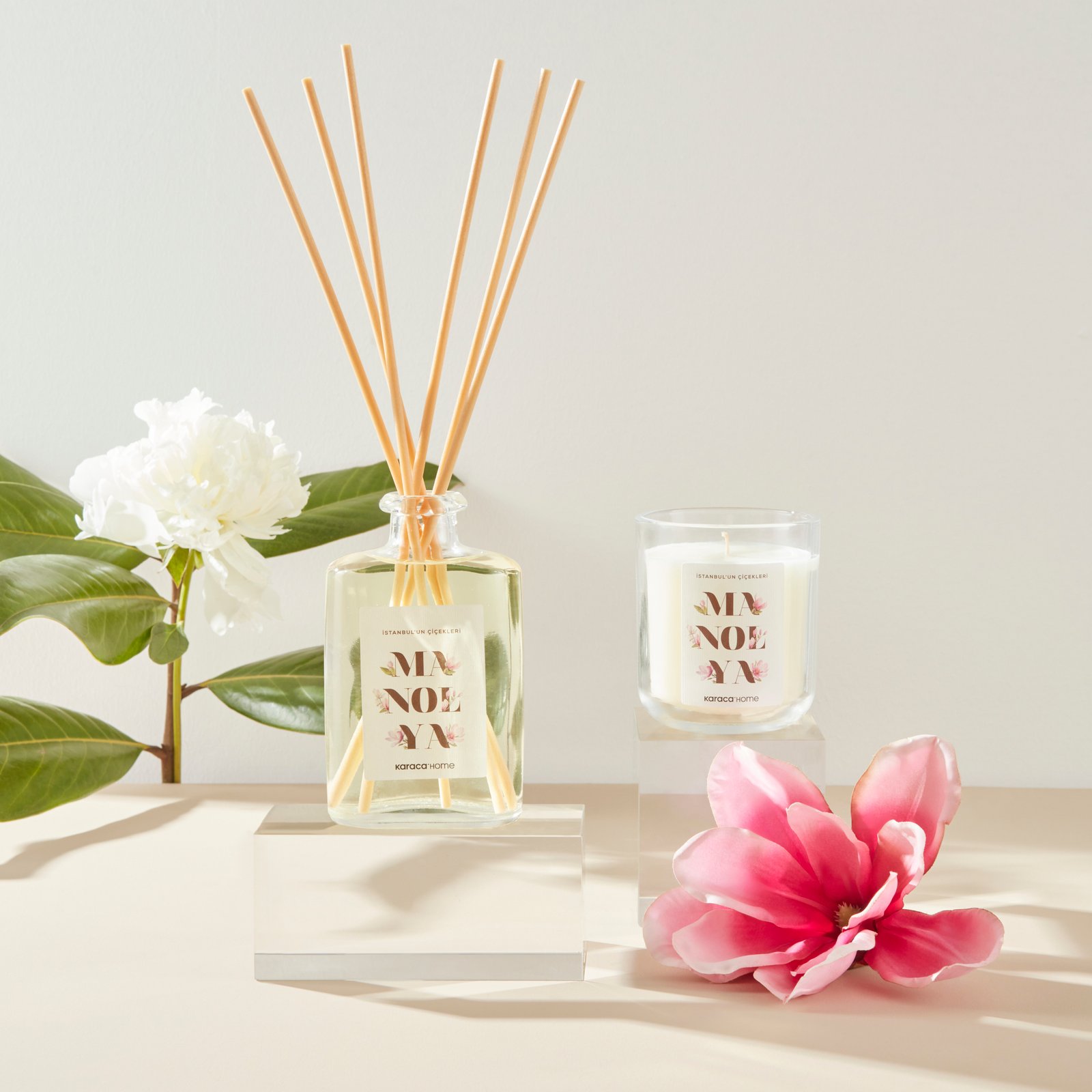 Karaca Home Flowers of Istanbul Series Magnolia Scented Candle, 153.09.01.5941 4 Karaca Home Flowers of Istanbul Series Magnolia Scented Candle, 153.09.01.5941 - Image 4