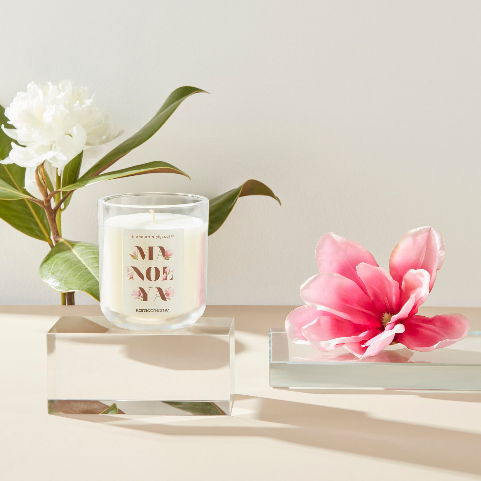 Karaca Home Flowers of Istanbul Series Magnolia Scented Candle, 153.09.01.5941 3 Karaca Home Flowers of Istanbul Series Magnolia Scented Candle, 153.09.01.5941 - Image 3