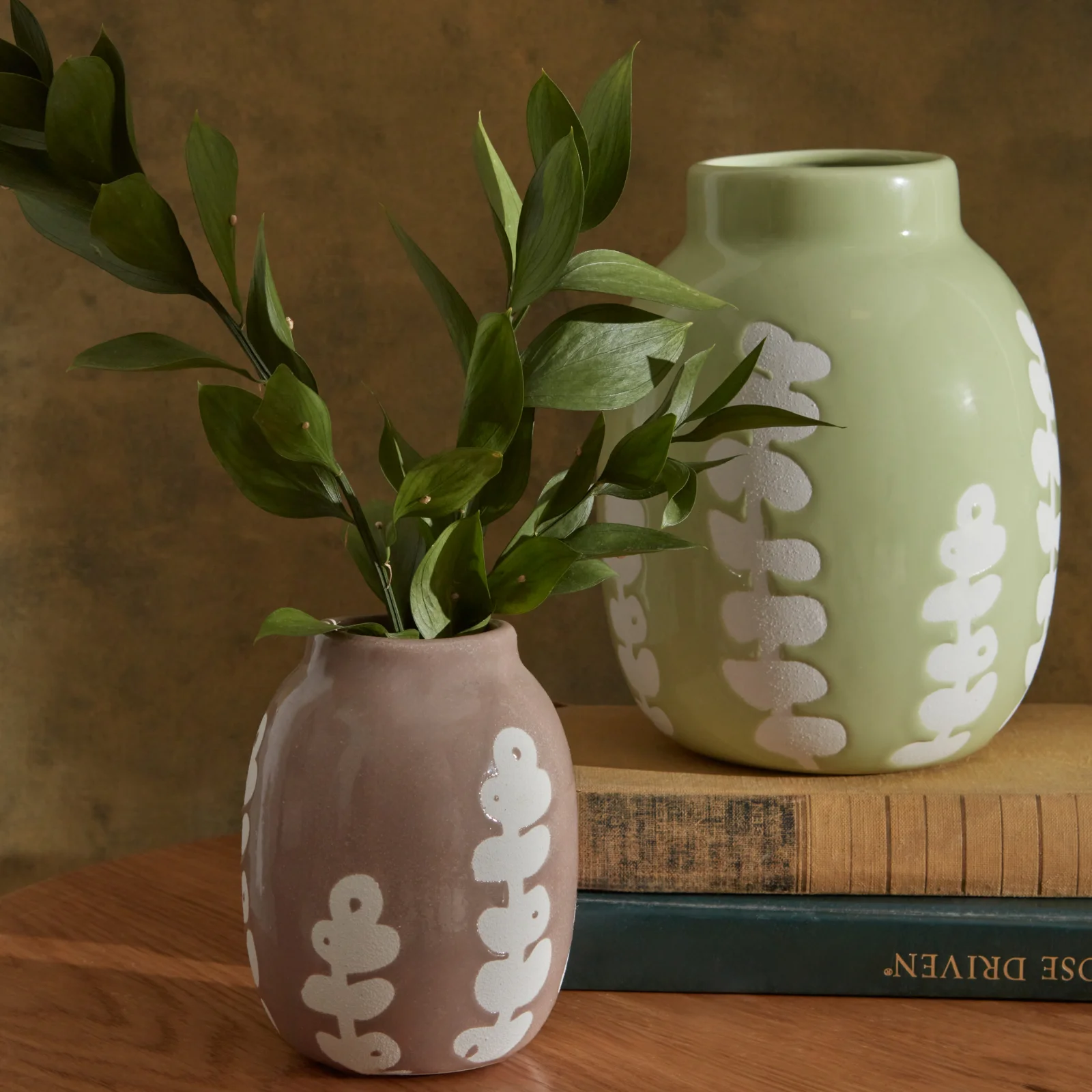 Karaca Home Romance Ceramic Vase – Green | 12 cm, 300.22.02.0067 2 Karaca Home Romance Ceramic Vase – Green | 12 cm, 300.22.02.0067 - Image 2
