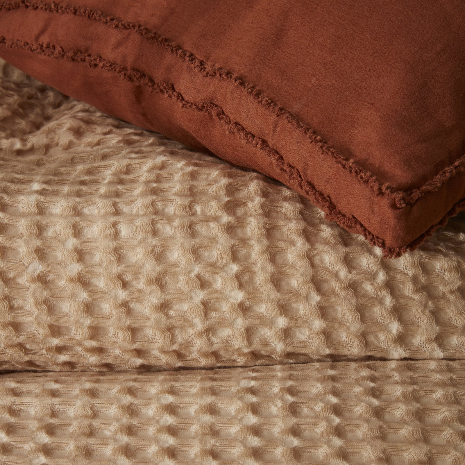 Karaca Home Casey Double Waffle Quilted Bedspread 200 x 230 cm – Beige, 200.22.01.0087 4 Karaca Home Casey Double Waffle Quilted Bedspread 200 x 230 cm – Beige, 200.22.01.0087 - Image 4