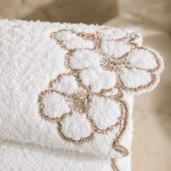 Alternative view of Karaca Home Vindy White/Gold 3-Piece Towel Set 30 × 50 cm, 200.22.05.0235