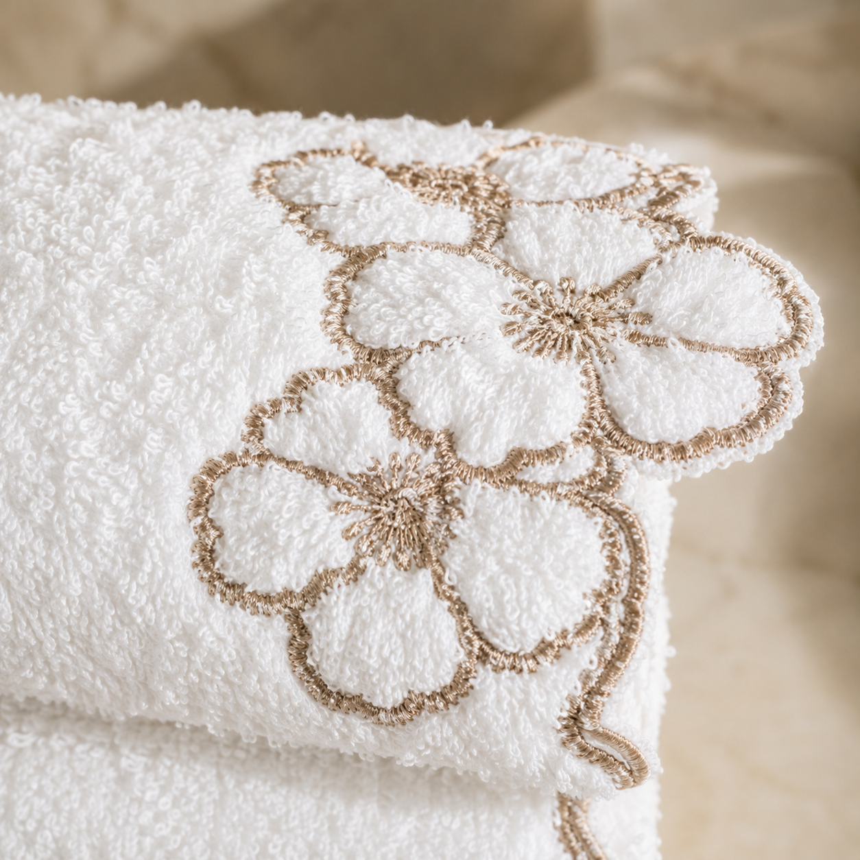 Karaca Home Vindy White/Gold 3-Piece Towel Set 30 × 50 cm, 200.22.05.0235 2 Karaca Home Vindy White/Gold 3-Piece Towel Set 30 × 50 cm, 200.22.05.0235 - Image 2