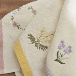 Alternative view of Karaca Home Daisy 3-Piece Embroidered Hand Towel Set 30x50 cm, 8680214389164