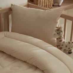 Karaca Home Baby Giraffe Quilted Comfort Set – Soft Beige Yellow, 8680214398043