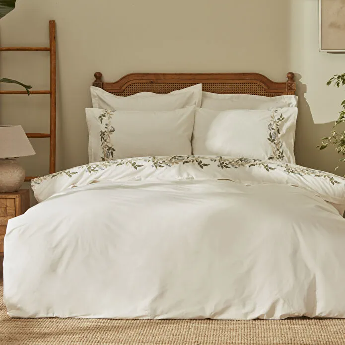 Karaca Home Nancy 100% Cotton Embroidered Double Duvet Cover Set – White & Green Floral Elegance, 200.22.01.0092 1 Karaca Home Nancy 100% Cotton Embroidered Double Duvet Cover Set – White & Green Floral Elegance, 200.22.01.0092